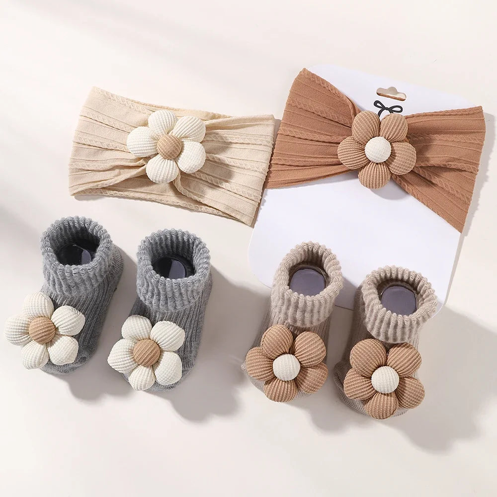 Conjunto de diadema y calcetines florales para bebé