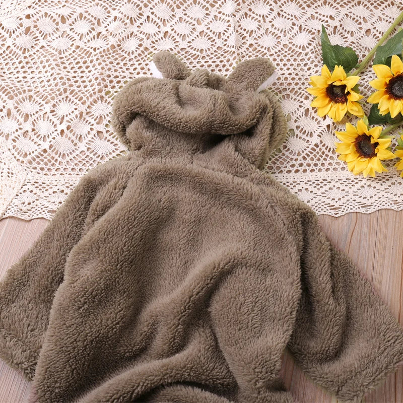 Adorable barboteuse bébé motif ours