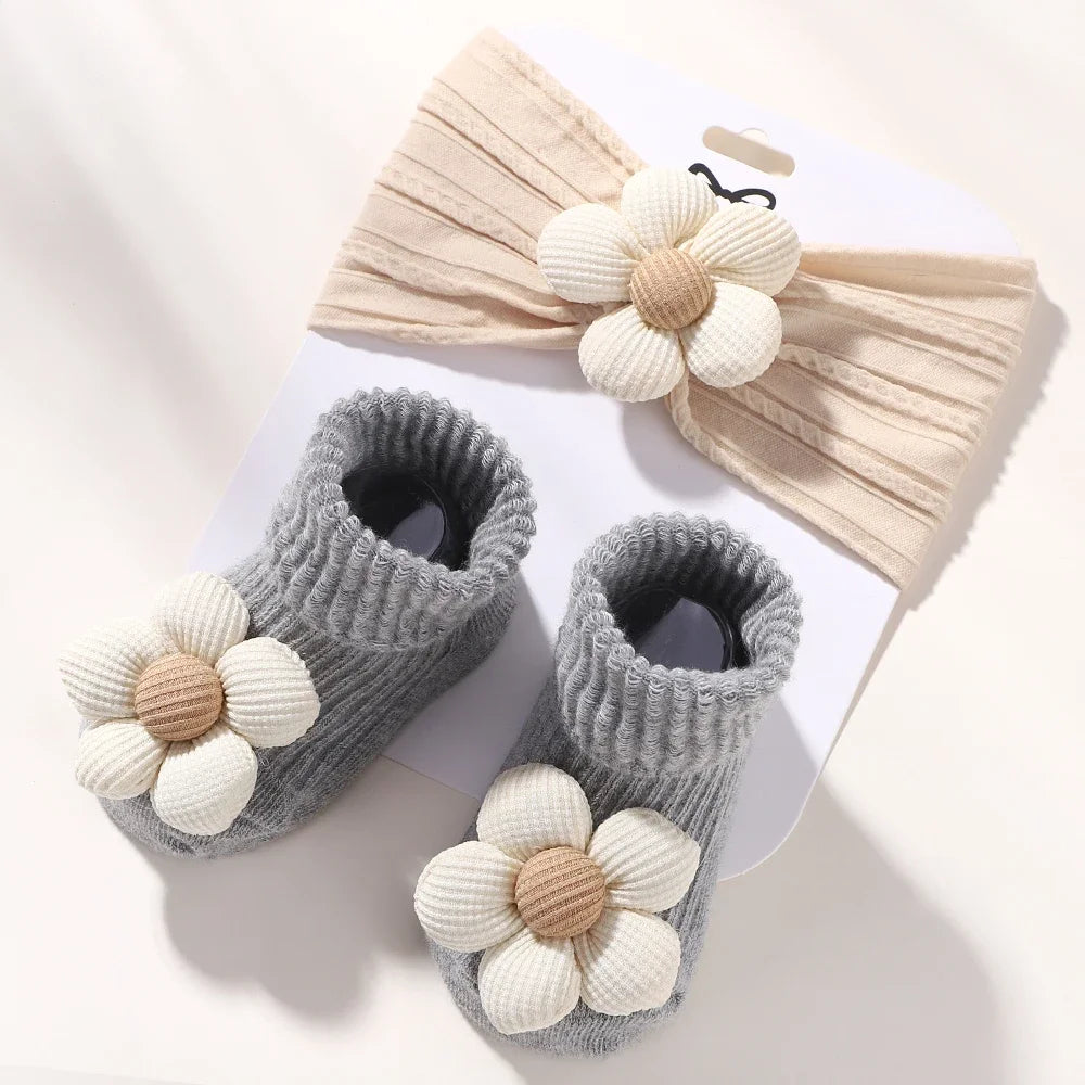 Conjunto de diadema y calcetines florales para bebé