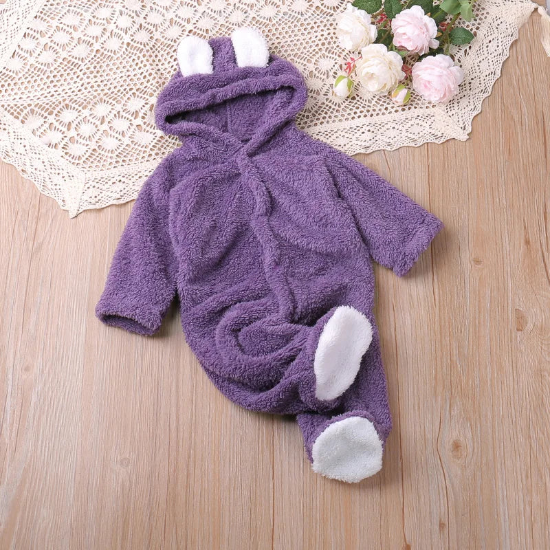 Adorable pelele de bebé con estampado de ositos