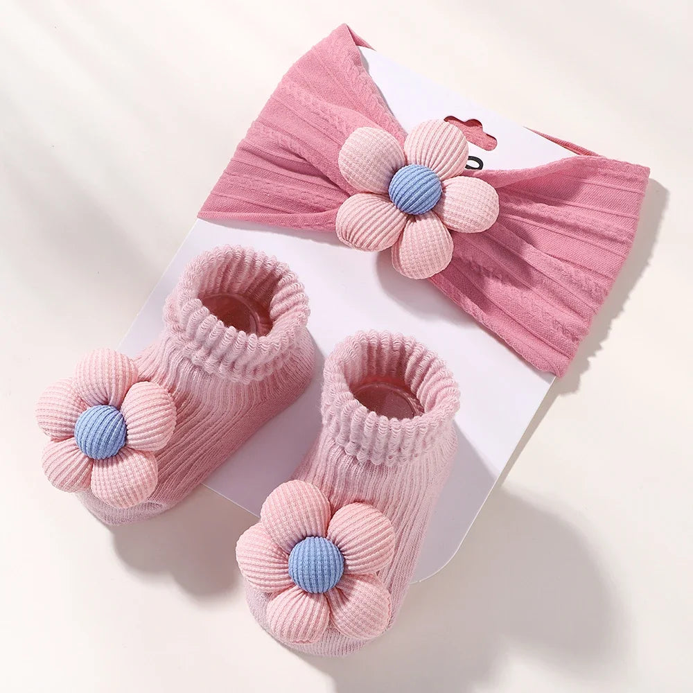 Conjunto de diadema y calcetines florales para bebé