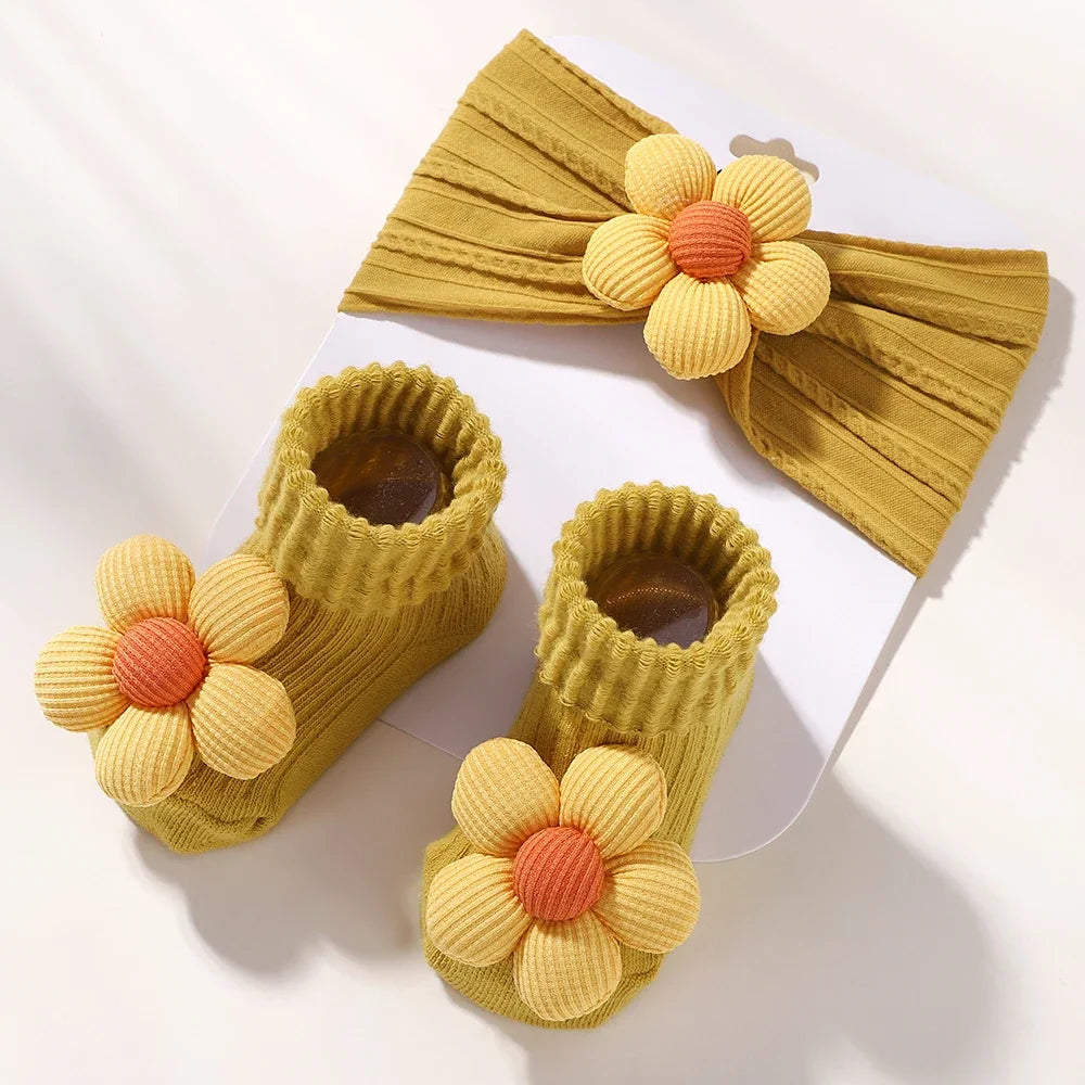 Conjunto de diadema y calcetines florales para bebé
