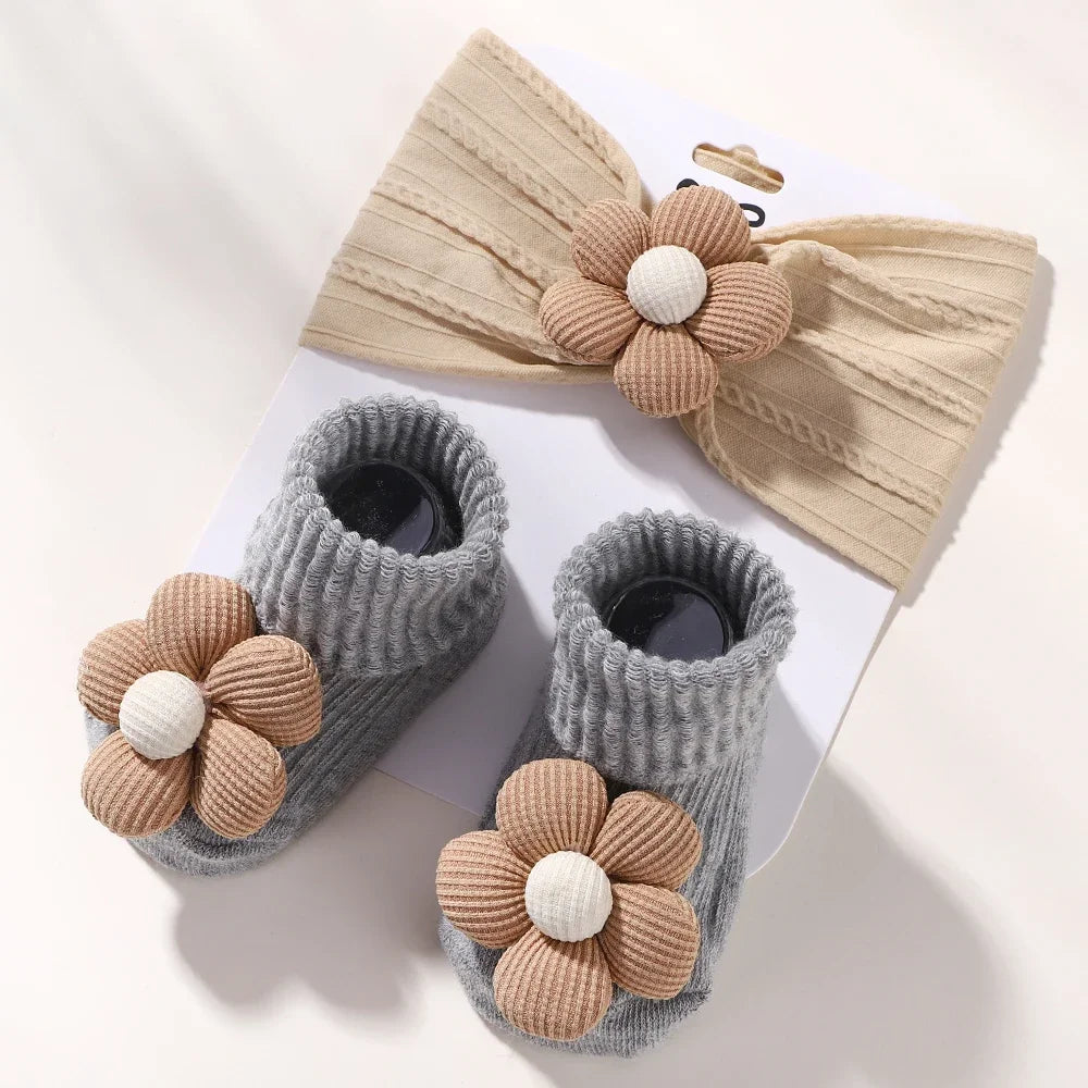 Conjunto de diadema y calcetines florales para bebé