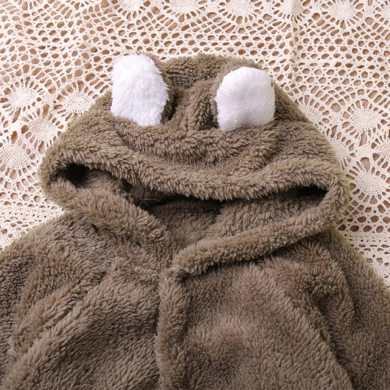 Adorable barboteuse bébé motif ours