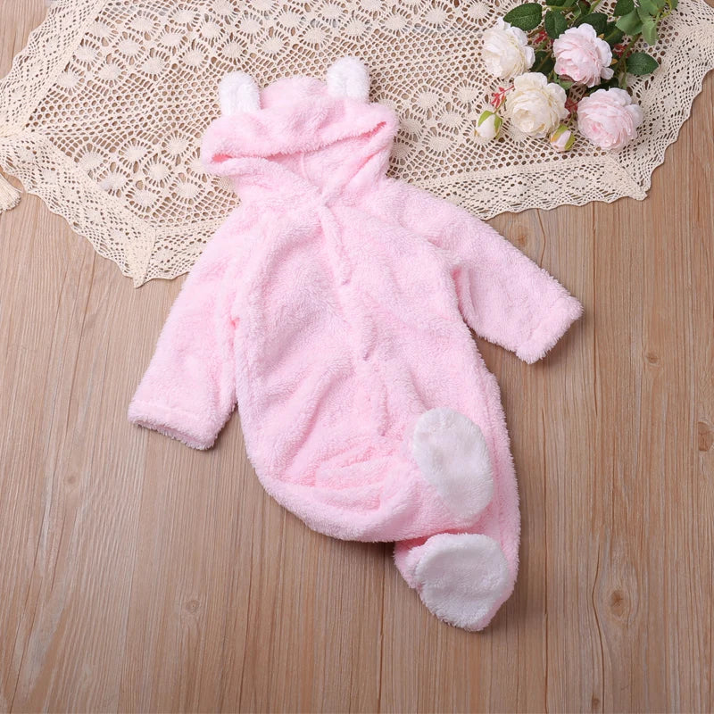 Adorable pelele de bebé con estampado de ositos
